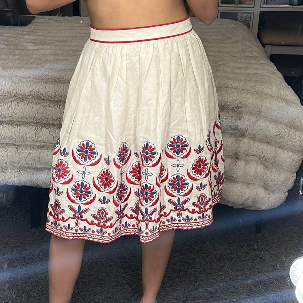 J. Crew used Embroidered Floral Cream Skirt size 6 in good condition